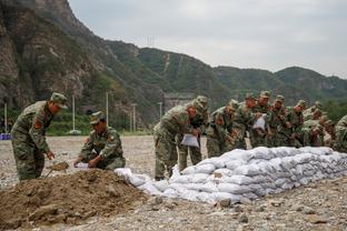 拜仁本场首发平均年龄30岁189天，为队史德甲第二年长纪录